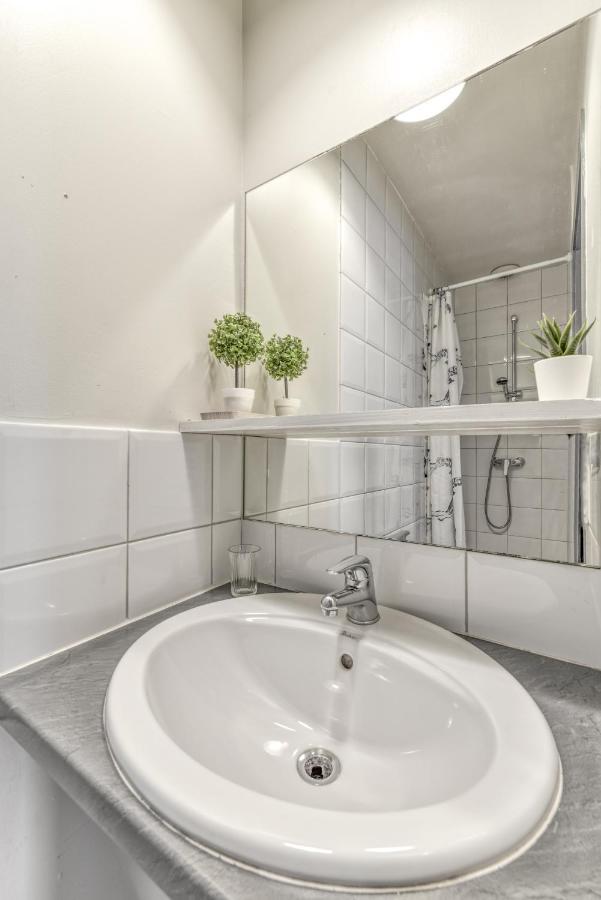 L'Escapade - Parking Gratuit - Wifi - Climatisation - Proche Cite - Tout Equipee Carcassonne Bagian luar foto